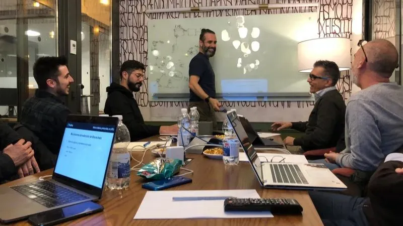 Miguel Caballero (CEO) enseñándonos sobre tokenización de activos