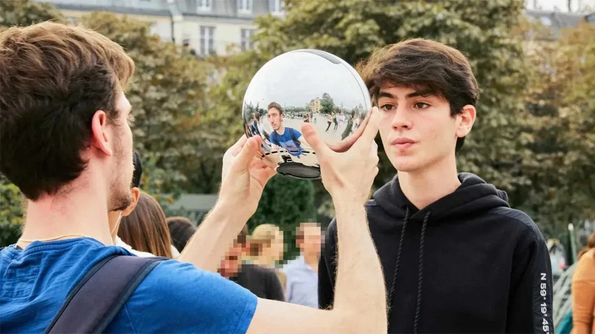 Escanean tu ojo a cambio de criptomonedas: qué busca y qué oculta WorldCoin  - El Extremo Sur